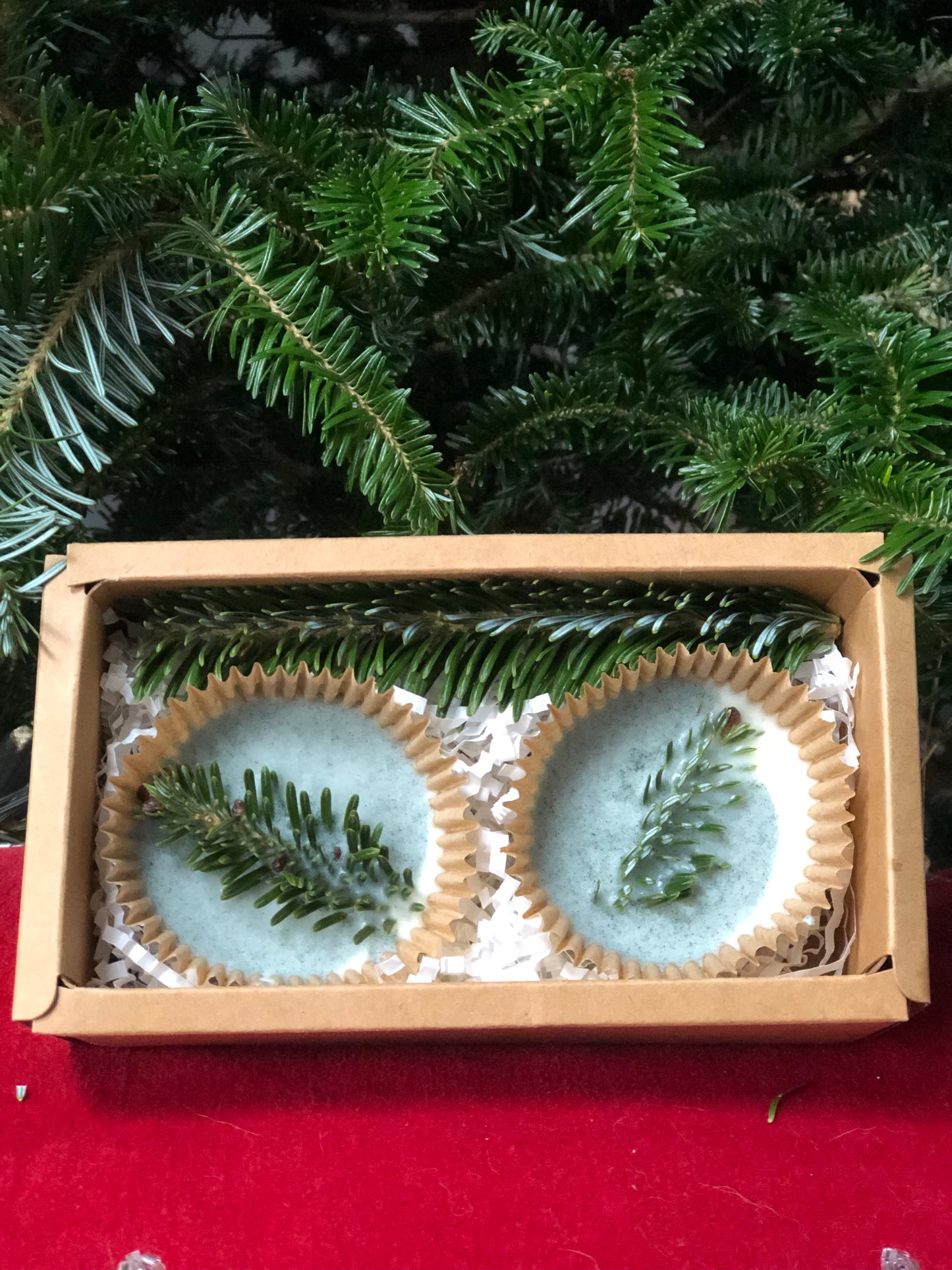 Load image into Gallery viewer, Bath Praline- 2 Pack +Decorative Pine Branch
