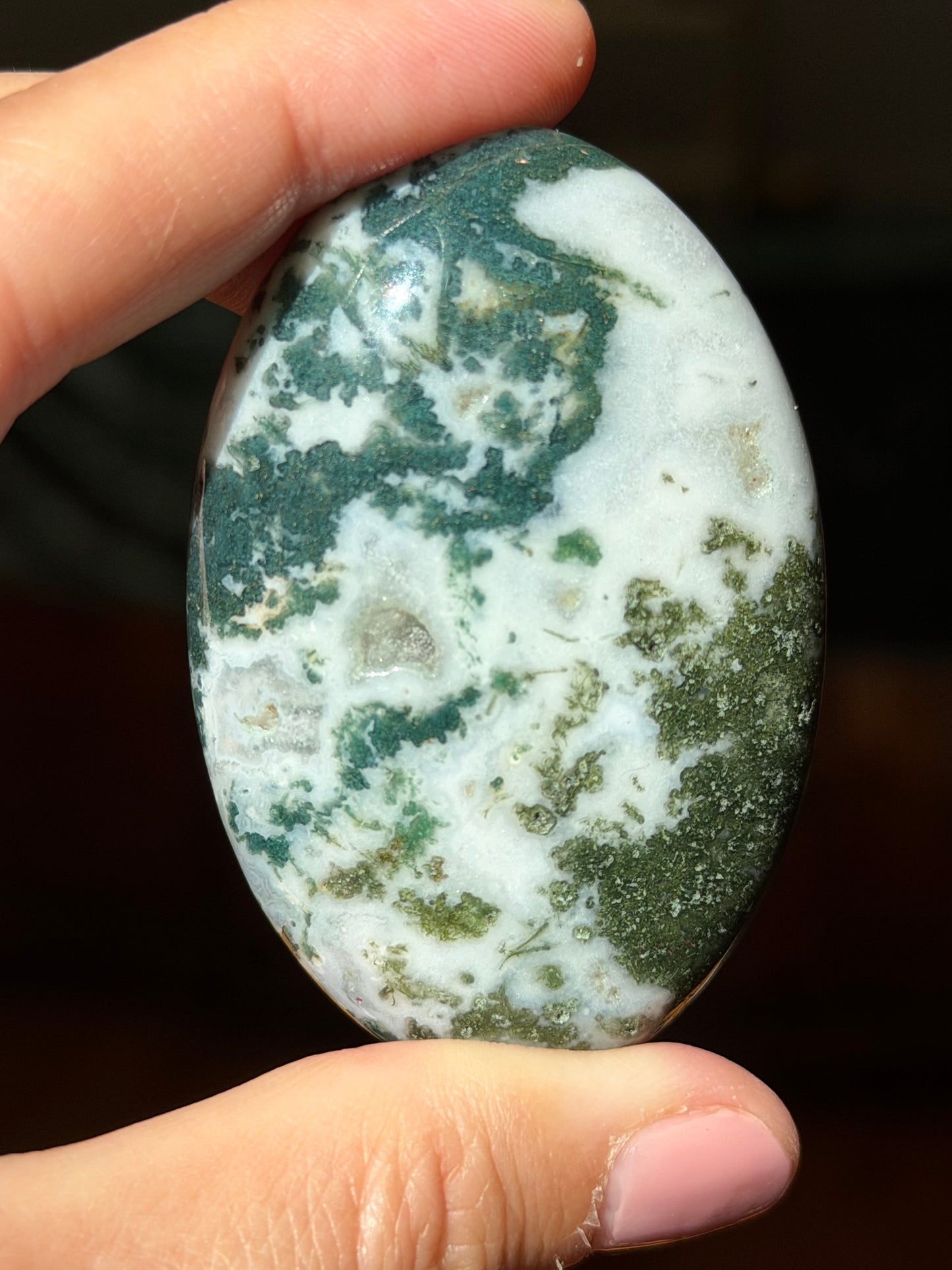 Moss Agate Palm Stone – Grounding, Growth & Gentle Support