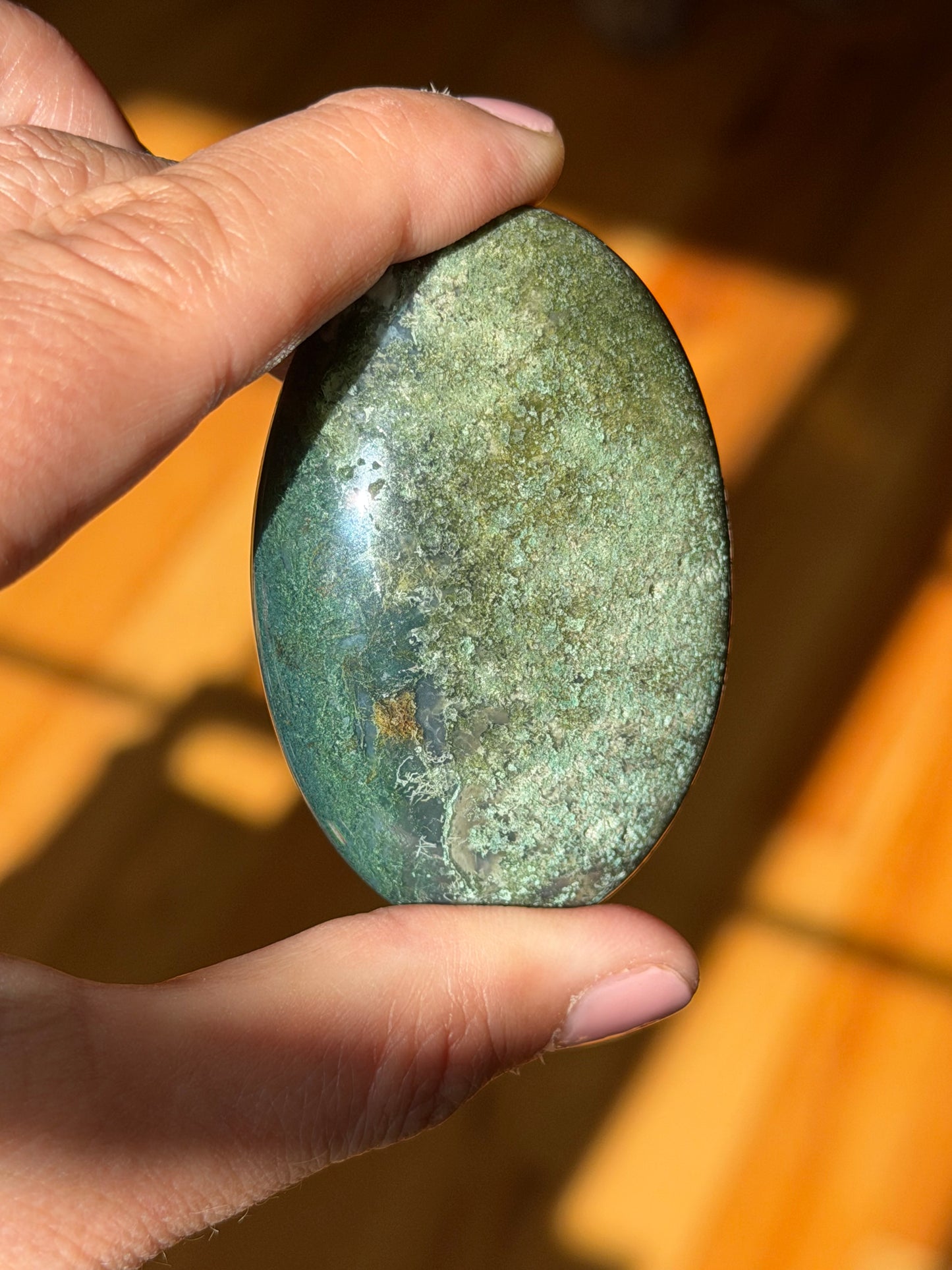 Moss Agate Palm Stone – Grounding, Growth & Gentle Support