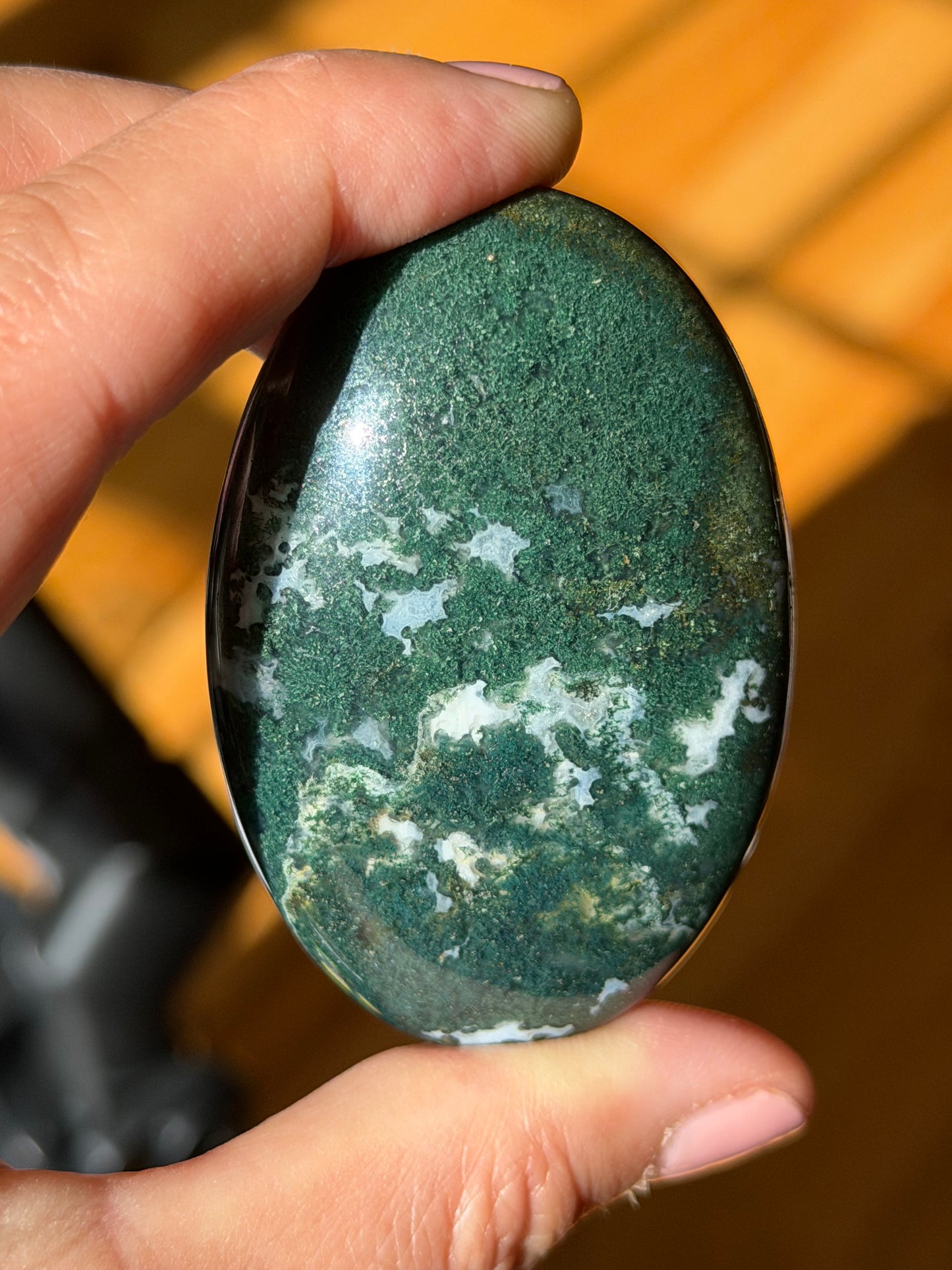 Moss Agate Palm Stone – Grounding, Growth & Gentle Support